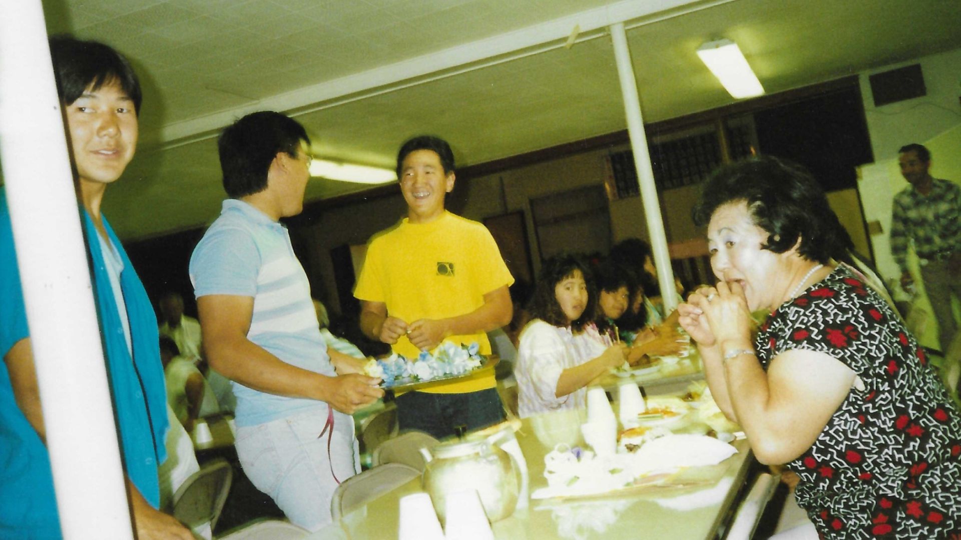 sangha sharing a meal top photo 1988 provided by seiko go  